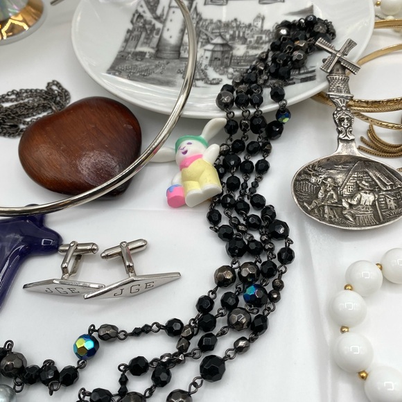 Vintage Junk Drawer Jewelry Lot & Miscellaneous Items - Picture 4 of 13